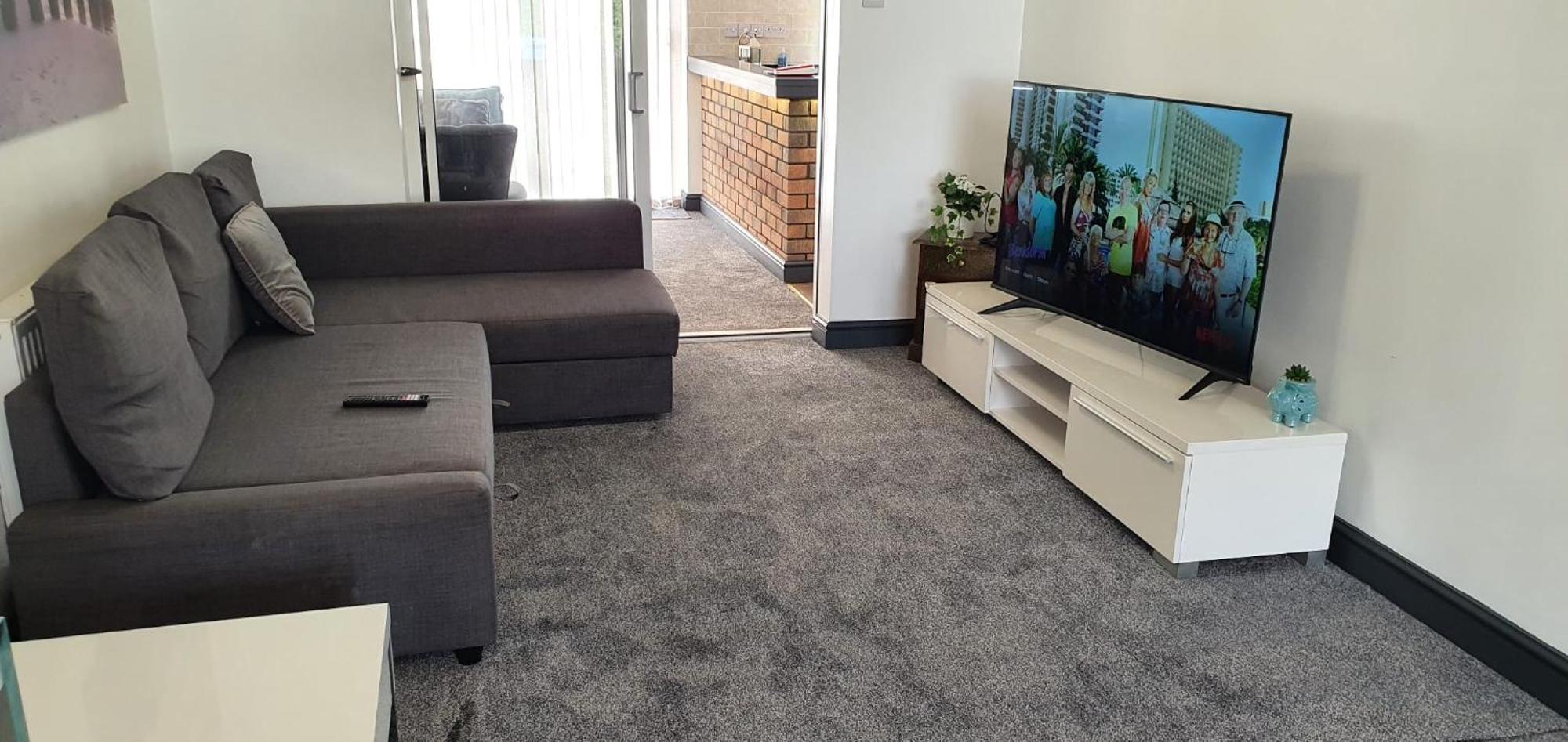 Green Haven Villa - 4Br Spacious House With Hot Tub, Ample Parking, Air Condition, Wifi, Netflix, Patio & Garden Kidlington Dış mekan fotoğraf